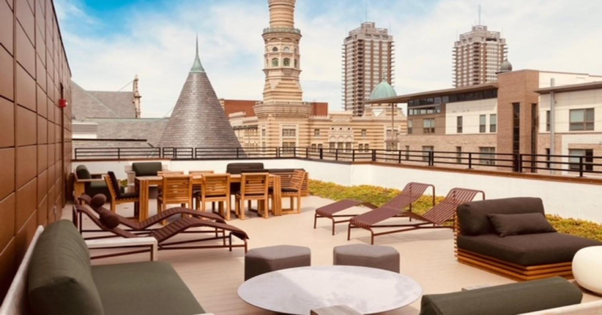 Cozysuites Mass With Parking Lounge & Roof Deck #40 * Indianapolis
